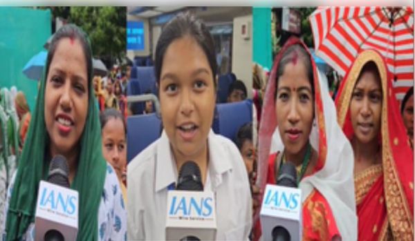 झारखंड: पीएम मोदी वंदे भारत को दिखाएंगे हरी झंडी, टाटानगर रेलवे स्टेशन पर जुटे लोग