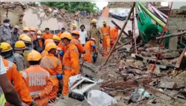 मेरठ हादसा: तीन मंजिला मकान गिरने से अब तक 10 लोगों की मौत, बचाव अभियान जारी