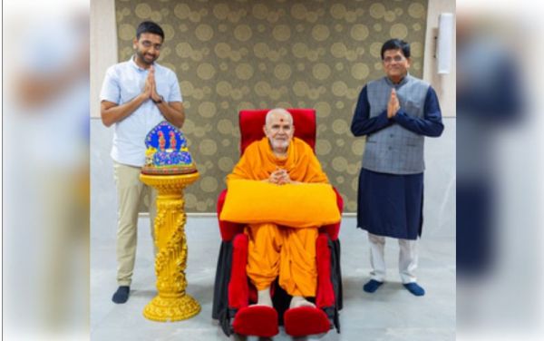 पीयूष गोयल ने बीएपीएस प्रमुख को 91वें जन्मदिन पर दी बधाई , कहा- स्वामी जी के दर्शन से उनमें भर गई दिव्य ऊर्जा 