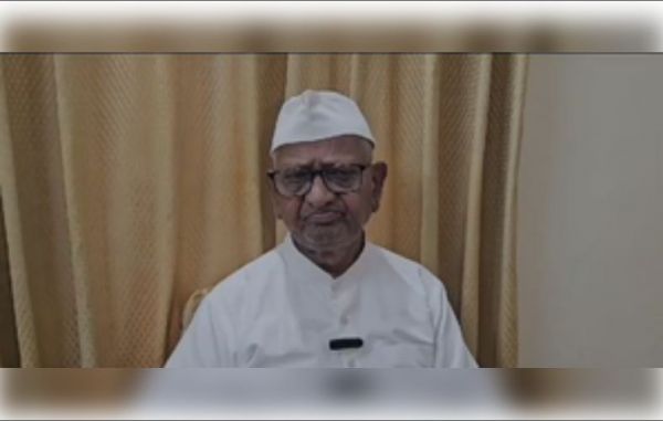 केजरीवाल के इस्तीफे पर अन्ना हजारे बोले- 'राजनीति में जाने के लिए मैंने मना किया था' 