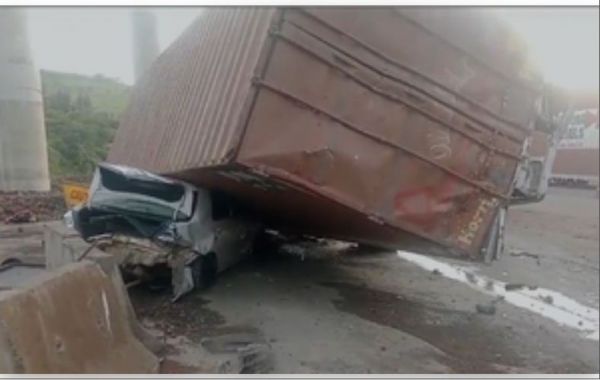 कर्नाटक के बेलगाम में 8 वाहनों के बीच टक्कर, चार की मौत छह घायल 