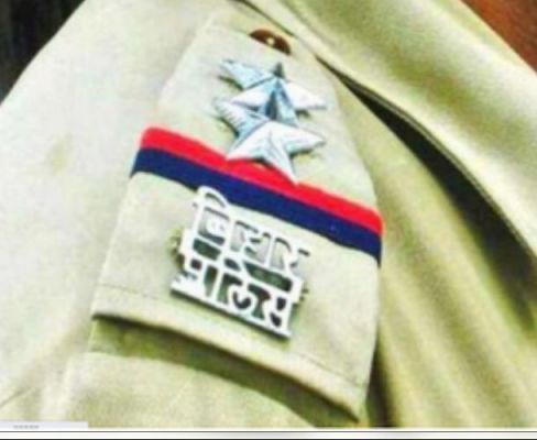 बिहार में विवादित झंडा लहराने पर पुलिस की कार्रवाई, हिरासत में दो लोग 