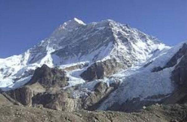 नेपाल में 362 लोगों को पर्वतारोहण की अनुमति मिली