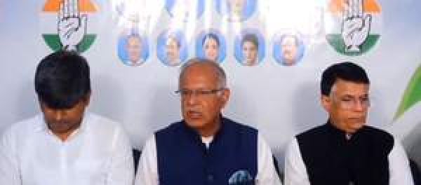 जम्मू-कश्मीर : कांग्रेस के घोषणापत्र में महिलाओं को हर महीने 3,000 रुपये, युवाओं को बेरोजगारी भत्ते का वादा