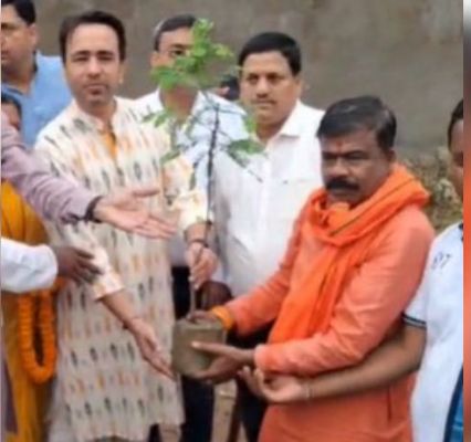 झारखंड: पीएम मोदी के जन्मदिन पर मंत्री संजय सेठ और जयंत चौधरी ने पौधारोपण किया 