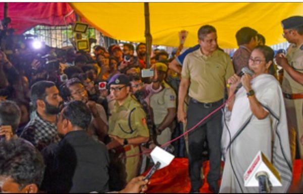 आरजी कर केस : डॉक्टरों की मांगों के आगे झुकी ममता सरकार, पुलिस-प्रशासन की क्या थी गलतियां?