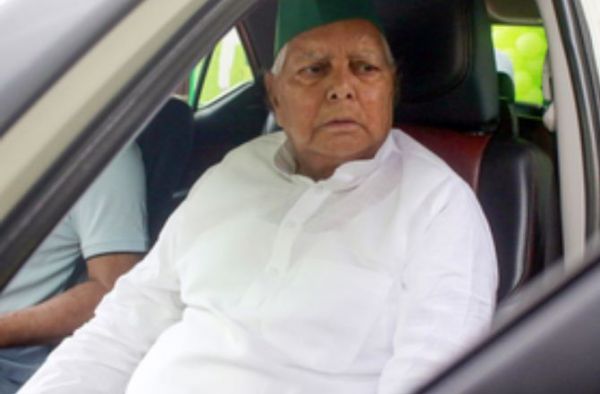 लालू परिवार की बढ़ी मुश्किल, लैंड फॉर जॉब मामले में सीबीआई को जांच की मिली मंजूरी 