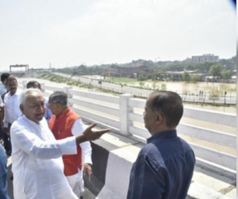 पटना : सीएम नीतीश कुमार ने गंगा नदी के बढ़ते जलस्तर का किया निरीक्षण 