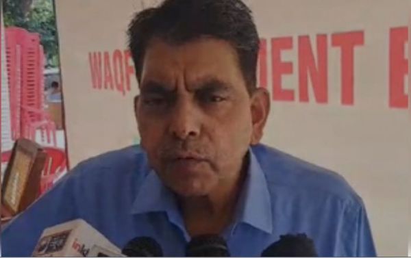 अलीगढ़ यूनिवर्सिटी में हिंदू छात्रों को नॉनवेज खिलाने के मामले में प्रॉक्टर की सफाई, कहा- छात्रों ने शिकायत नहीं की, सलाह दी