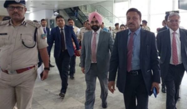 झारखंड चुनाव : मुख्य निर्वाचन आयुक्त की अगुवाई में इलेक्शन कमीशन रांची में कर रहा मैराथन बैठक