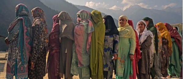 कश्मीर में मतदान के बीच विदेशी राजनयिकों का दौरा