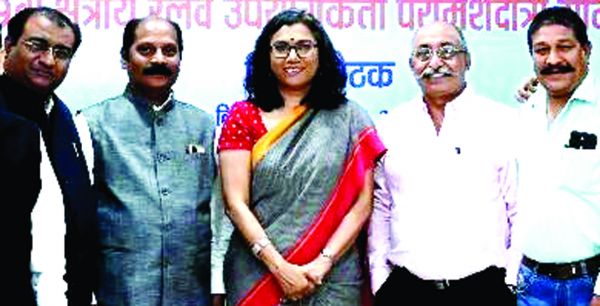 प्लेटफार्म 7 की तरफ तेलघानी नाका  ब्रिज से स्टेशन मार्ग चौड़ा करें-जग्गी