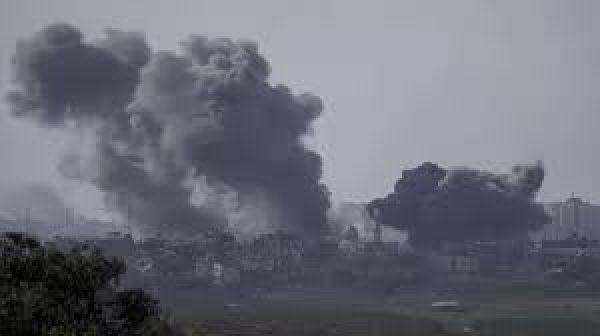 तेल अवीव सहित इजराइल के घनी आबादी वाले मध्य क्षेत्र में हवाई हमले के सायरन सुने गए