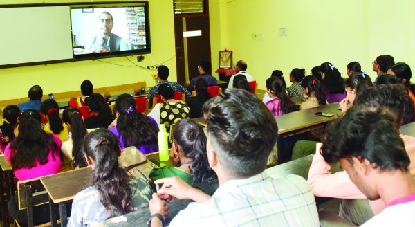 पत्रकारिता और समकालीन मुद्दों पर आंजनेय विश्वविद्यालय में वेबिनार