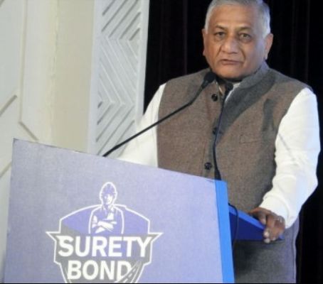 पूर्व केंद्रीय मंत्री वीके सिंह ने दर्ज कराई एफआईआर, पत्रकार पर लगाया छवि खराब करने का आरोप 