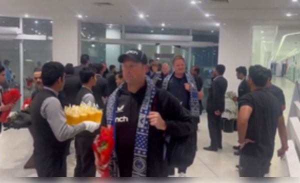 पाकिस्तान के खिलाफ टेस्ट सीरीज के लिए इंग्लैंड की टीम मुल्तान पहुंची 