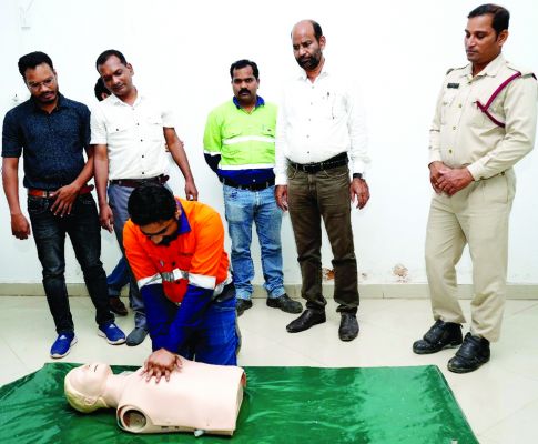 सीपीआर, सामान्य घाव देखभाल, आपात स्थिति का प्रबंधन और जान बचाने का कौशल प्रशिक्षण