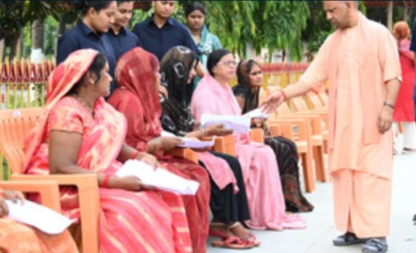 अस्पताल में भर्ती कराकर पूरा हिसाब मंगाइए, इलाज का खर्च सरकार देगी : मुख्यमंत्री योगी