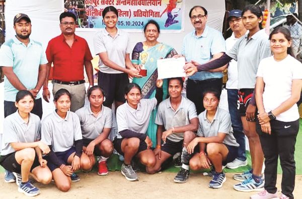 दूधाधारी बजरंग महिला महाविद्यालय को वॉलीबॉल में मिला खिताब