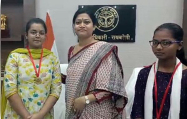 रायबरेली में एक दिन की डीएम बनाई गई छात्रा विशालाक्षी, लोगों की समस्याएं सुनी 