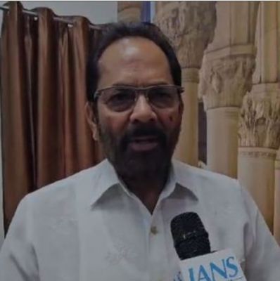 कांग्रेस का जनाधार ‘वेंटिलेटर’ और अहंकार ‘एक्सीलेटर’ पर है : मुख्तार अब्बास नकवी 