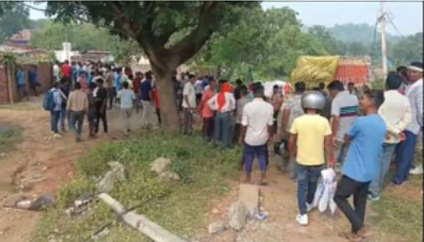 झारखंड के रामगढ़ में ट्रक की चपेट में आने से तीन लड़कियों की मौत