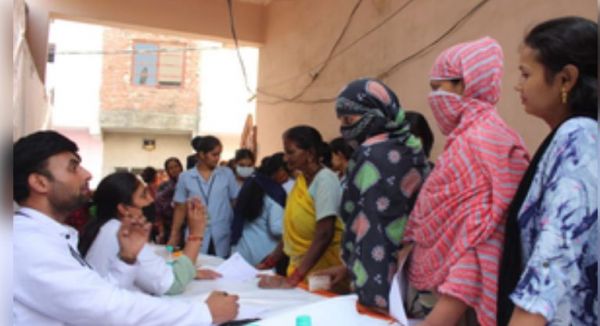 गरीबी रेखा के नीचे रहने वाली महिलाओं के लिए चलाया गया स्वास्थ्य अभियान 