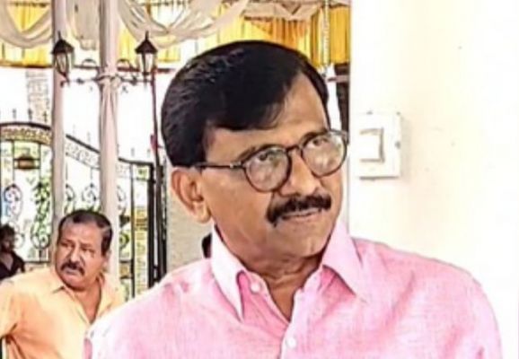 केंद्र और राज्य सरकार जनता को भ्रमित कर रही : संजय राउत 