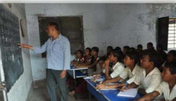 झारखंड में ठप पड़ सकते हैं हजारों स्कूल, 60 हजार सहायक शिक्षक 15 अक्टूबर से हड़ताल पर जाएंगे