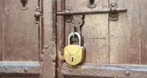 बाबा सिद्दीकी मर्डर केस: चौथे आरोपी जीशान अख्तर के घर पर ताला, परिजन गायब 