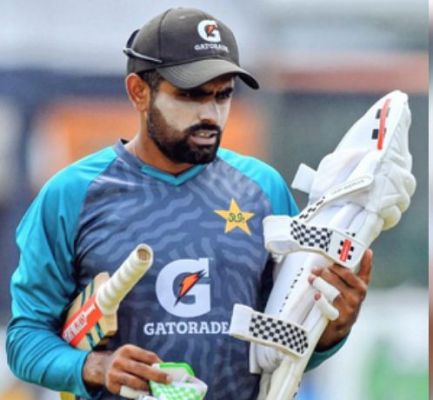 बाबर आजम का समर्थन करने पर फखर जमान को पीसीबी ने भेजा कारण बताओ नोटिस