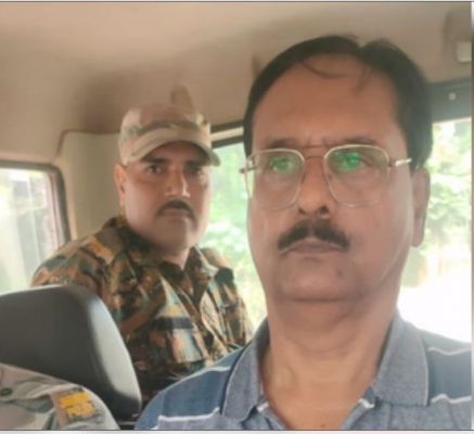 देवघर में 70 हजार रिश्वत लेते सिविल सर्जन रंजन सिन्हा गिरफ्तार