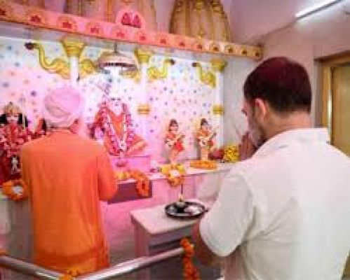 राहुल ने वाल्मीकि मंदिर में पूजा की, वाल्मीकि समाज के प्रतिनिधियों से मुलाकात की