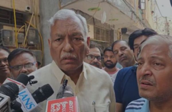 दिल्ली के शाहदरा में फटा एसी, दो की मौत दो झुलसे, आप विधायक बोले- सर्विसिंग कराते तो नहीं होता हादसा 