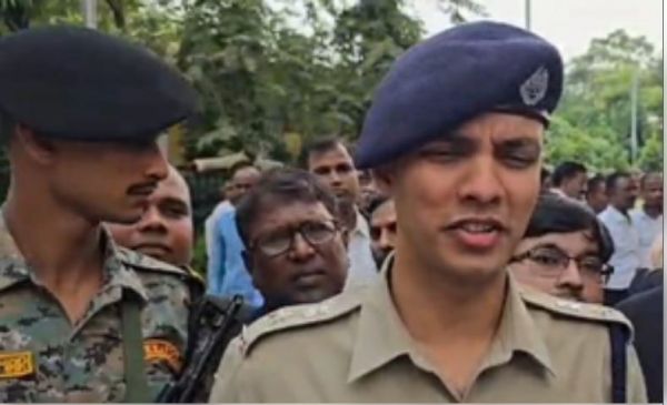 बिहार : गोपालगंज न्यायालय परिसर में फायरिंग, कुख्यात अपराधी विशाल सिंह सहित दो घायल 