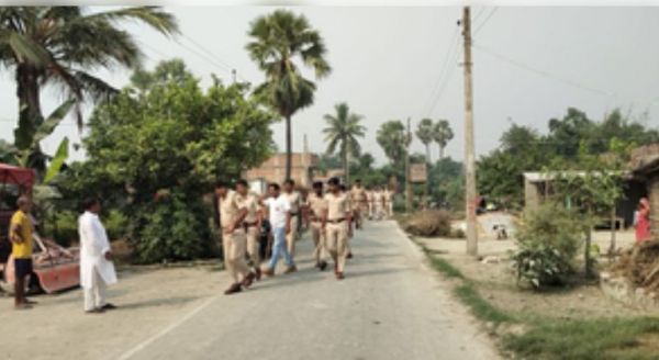 बिहार : बुजुर्ग की मौत पर ग्रामीणों का भड़का गुस्सा, पुलिस टीम पर हमला 