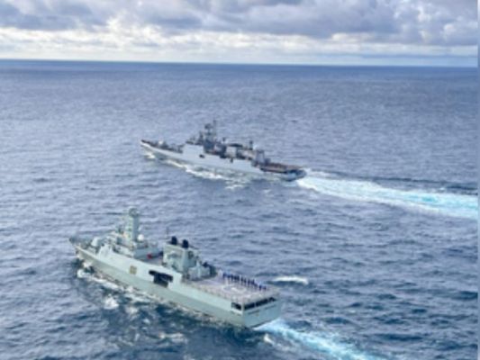 भारत और ओमान की नौसेना ने किया साझा समुद्री युद्धाभ्यास 