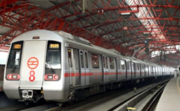 अब मेट्रो में भी करिए मोबाइल चार्ज, एनएमआरसी ने शुरू की पावर बैंक की सुविधा 