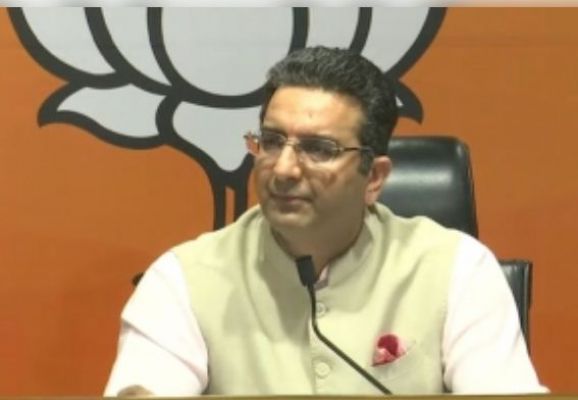 भाजपा ने प्रियंका गांधी वाड्रा के हलफनामे पर उठाया सवाल, कांग्रेस पर खड़गे के अपमान का भी लगाया आरोप 