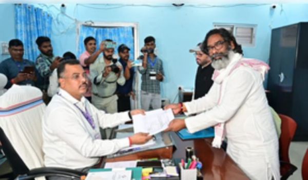 झारखंड में सियासी शक्ति प्रदर्शन का दिन, सीएम हेमंत सहित 100 से ज्यादा नेताओं ने किया नामांकन 