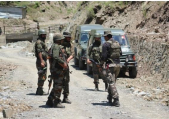 जम्मू-कश्मीर में आतंकी हमले में मरने वालों की संख्या बढ़ी, अब तक तीन जवान शहीद 