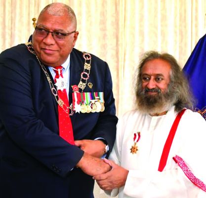 फिजी गणराज्य ने गुरुदेव श्रीश्री रवि शंकर को सर्वोच्च नागरिक पुरस्कार से किया सम्मानित
