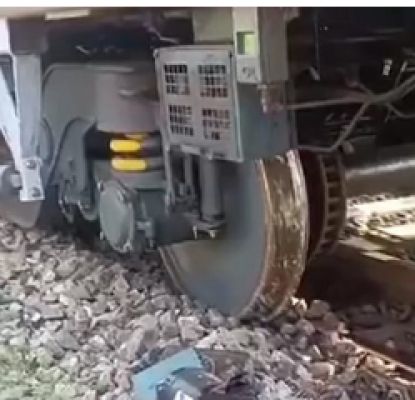 प्रतापगढ़ में शंटिंग के दौरान ट्रेन के दो डिब्बे पटरी से उतरे