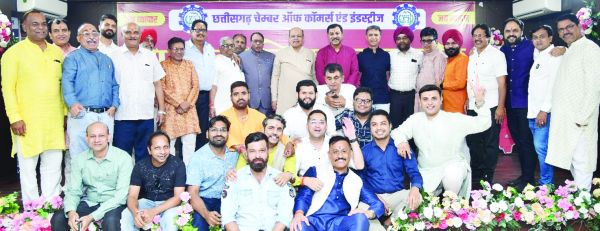 दीवाली मिलन में विभिन्न व्यापारी एसोसिएशन सहित पूरे प्रदेश के चेंबर सदस्य बड़ी संख्या में