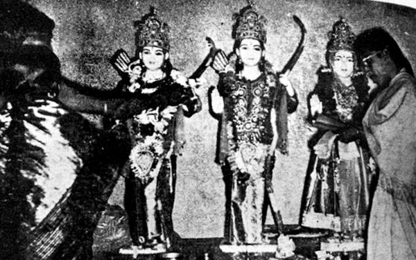 विभिन्न संस्कृतियों एवं धर्मों के प्रति सम्मान की बालको की प्रतिबद्धता दर्शाते टाउनशिप स्थल 