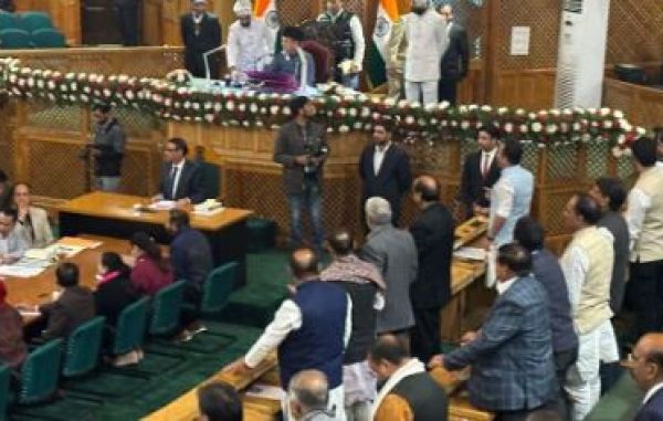 विशेष दर्जा बहाली की मांग वाले प्रस्ताव पर हंगामे के बीच जम्मू-कश्मीर विधानसभा की कार्यवाही स्थगित