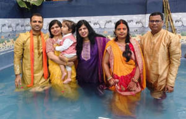 बिहार में आईएएस और आईपीएस अधिकारियों ने भी किया महापर्व छठ, सूर्योपासना में जुटे रहे अधिकारी दंपति 