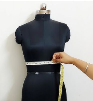 सिर्फ महिलाएं ही लें औरतों के कपड़ों के नाप, जिम, योग केन्द्रों में हों महिला प्रशिक्षक: महिला आयोग