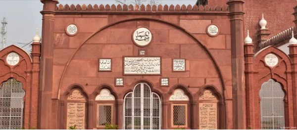 अलीगढ़ मुस्लिम यूनिवर्सिटी का अल्पसंख्यक दर्जा बरकरार रहेगा