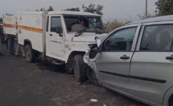 कर्नाटक: सड़क दुर्घटना में एक ही परिवार के चार लोगों की मौत 